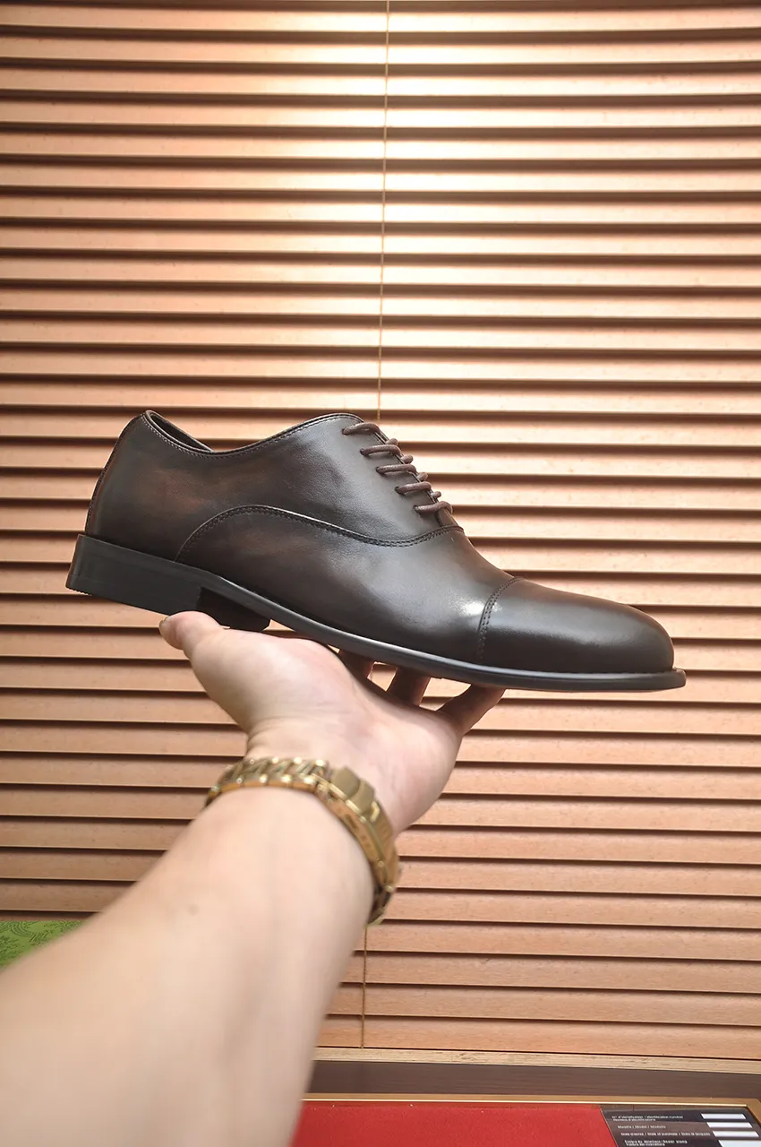 Men's shoes 💰580💶 Brand: GUCCI (Gucci) Standard code: Men's code 38/44 (45 can be customized) Grade: Same as the official website Original quality Material: Original cowhide Water-dyed cowhide lining Original rubber outsole Style category: Men's fashionable casual leather shoes Distinguished big-name luxury elements Top luxury Color: Actual picture